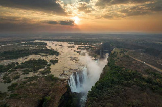 Zimbabwe - Victoria Falls ©Shutterstock, Kanuman