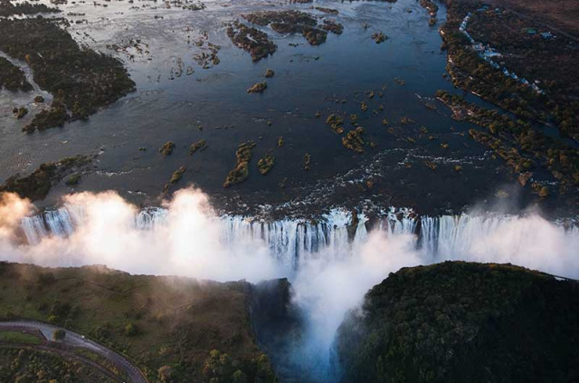 Zimbabwe - Victoria Falls - ©Shutterstock, E2dan