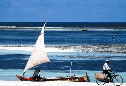 boutre et vélo à Mombasa
