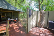 Botswana - Delta de l'Okavango - Wilderness Safaris - Chitabe Camp © Caroline Culbert - Douche de la tente Honeymoon