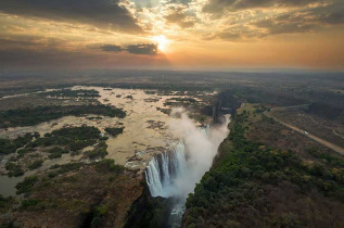 Botswana - Victoria Falls © Kanuman, Shutterstock