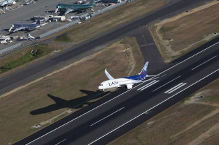 LAN - LATAM Airlines Group - Boeing 787 Dreamliner