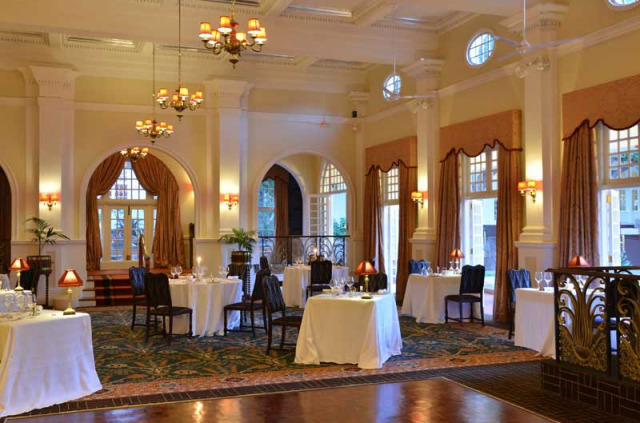 Zimbabwe - Chutes Victoria - Victoria Falls Hotel - Livingstone restaurant